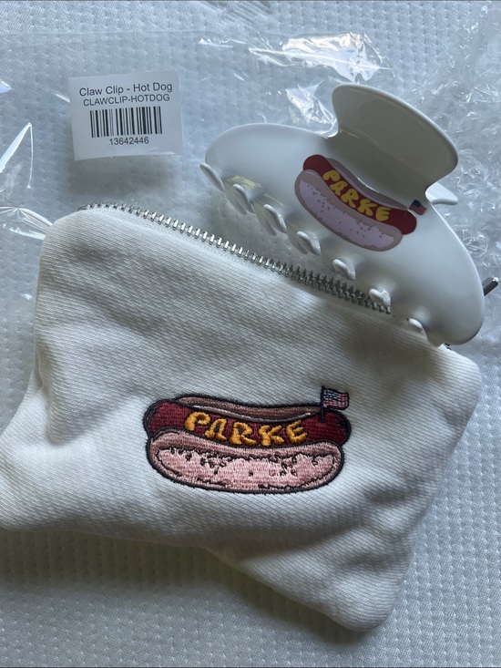 Parke Hot Dog Hair Claw Clip and Pouch NEW IN BAG